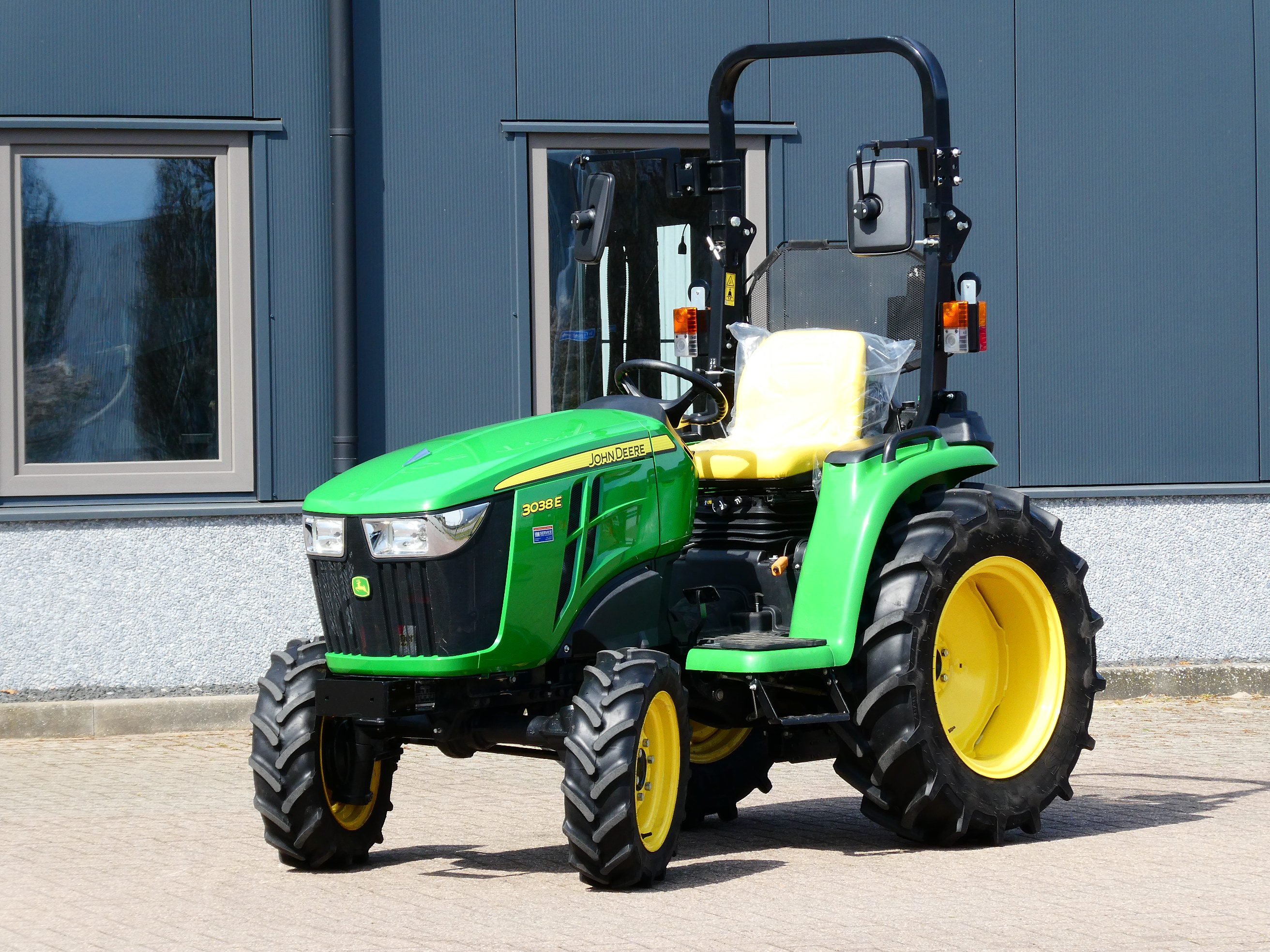 2021 John Deere 3038E 4wd HST